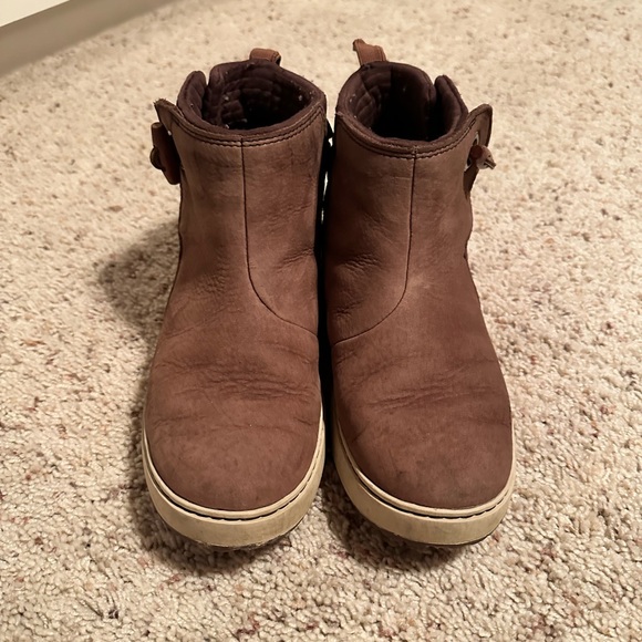 L.L. Bean Mountainside Toggle Boots - Picture 2 of 4